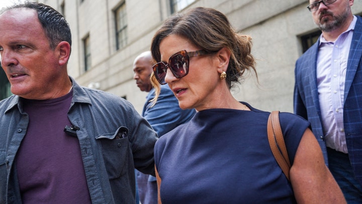 Brave widow of slain UnitedHealthcare CEO Brian Thompson sees Luigi Mangione in court for first time