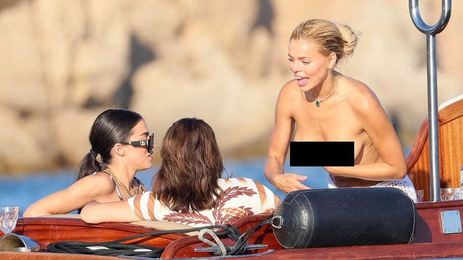 Brooks Nader chats with her mom and sister on a boat in Italy