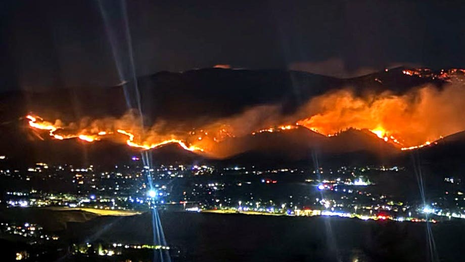 Nevada's Hawk Fire spreads to 10,500 acres, prompting evacuations