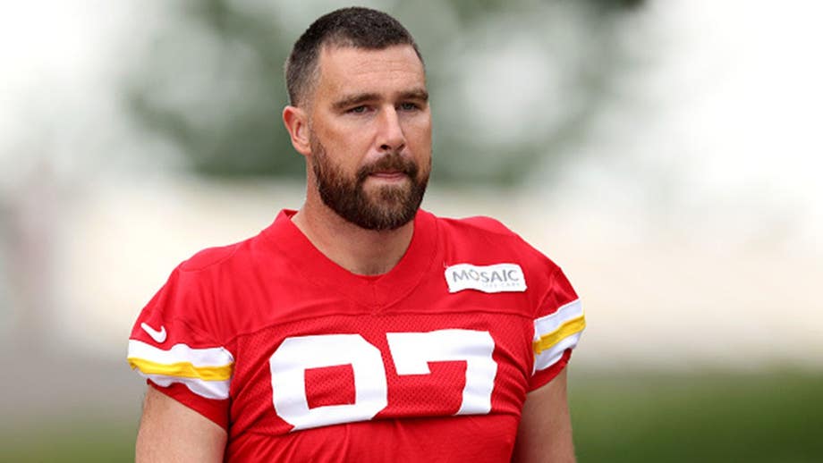 Chiefs coach Andy Reid has a blunt response to everyone freaking out over Travis Kelce's dad bod