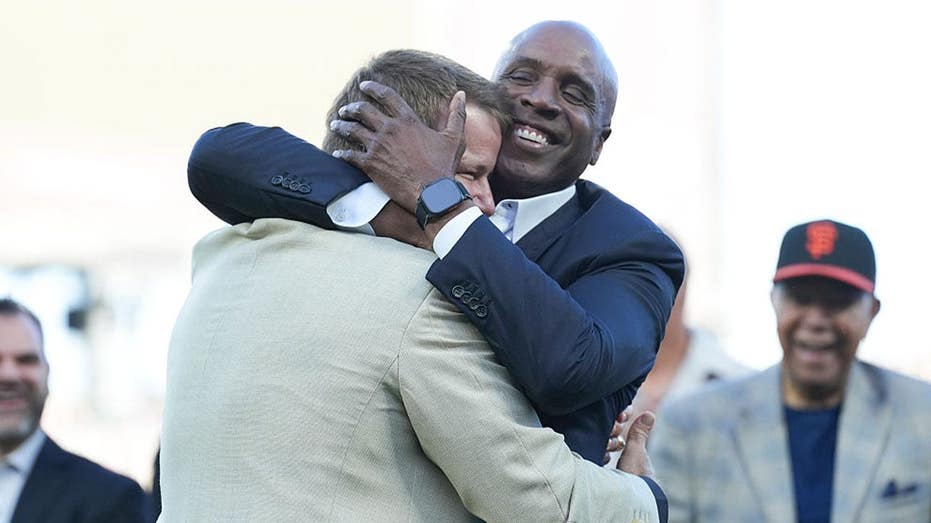 Jeff Kent urges Barry Bonds to keep the faith about getting into Hall of Fame during Giants jersey retirement