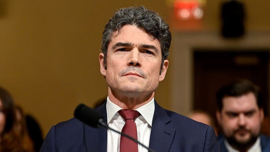 Ex-counterterrorism chief advocates for Trump to 'walk away from' Iran war, yank troops out of Middle East