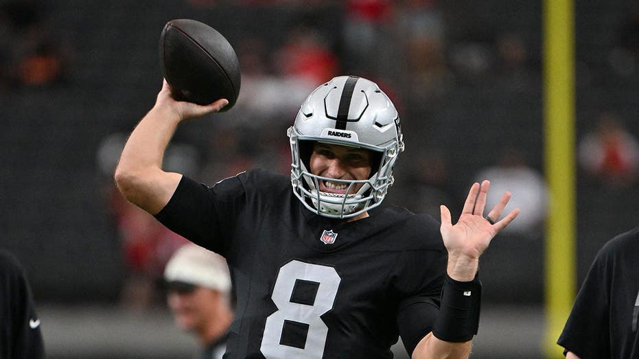 Kirk Cousins dominates Raiders preseason quarterback play but coach Klint Kubiak still won't name the starter