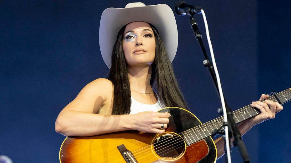 Musician Kacey Musgraves condemns Columbus as 'the lamest person to probably ever exist'