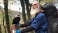 Dale «Grey Beard» Sanders vuelve a ser la persona de más edad en recorrer de un extremo a otro el Sendero de los Apalaches a sus 91 años - Fox News