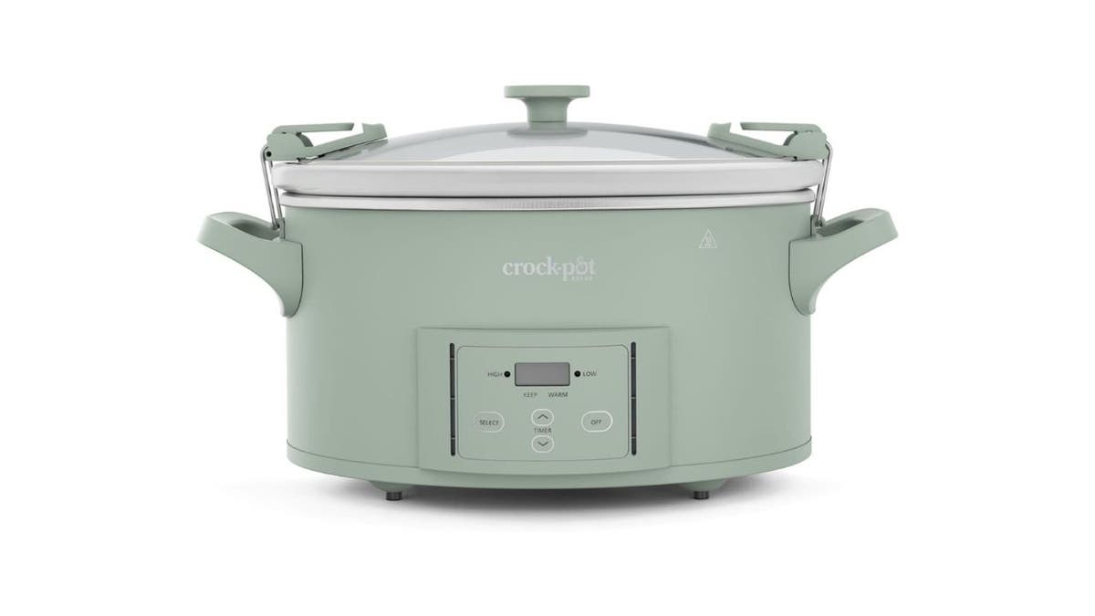 The locking lid lets you bring food to family gatherings, tailgates and more.