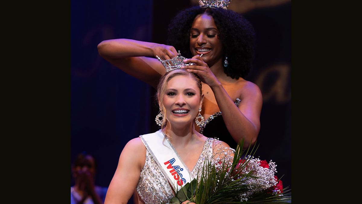 Ashlyn Mercier being crowned as Miss Mass.