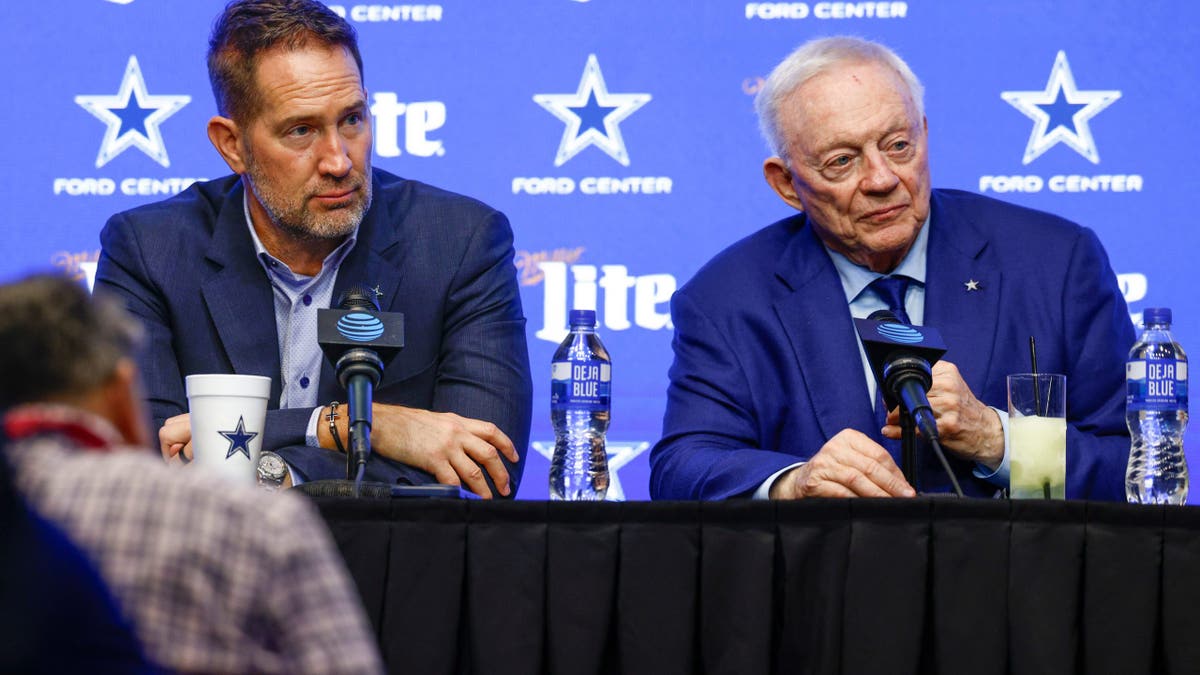 Brian Schottenheimer and Jerry Jones sit at the dais during a news conference