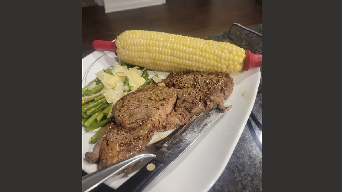 Screencaps reader Jeff B Indiana took the clock to all zeroes respecting summer with his meat.