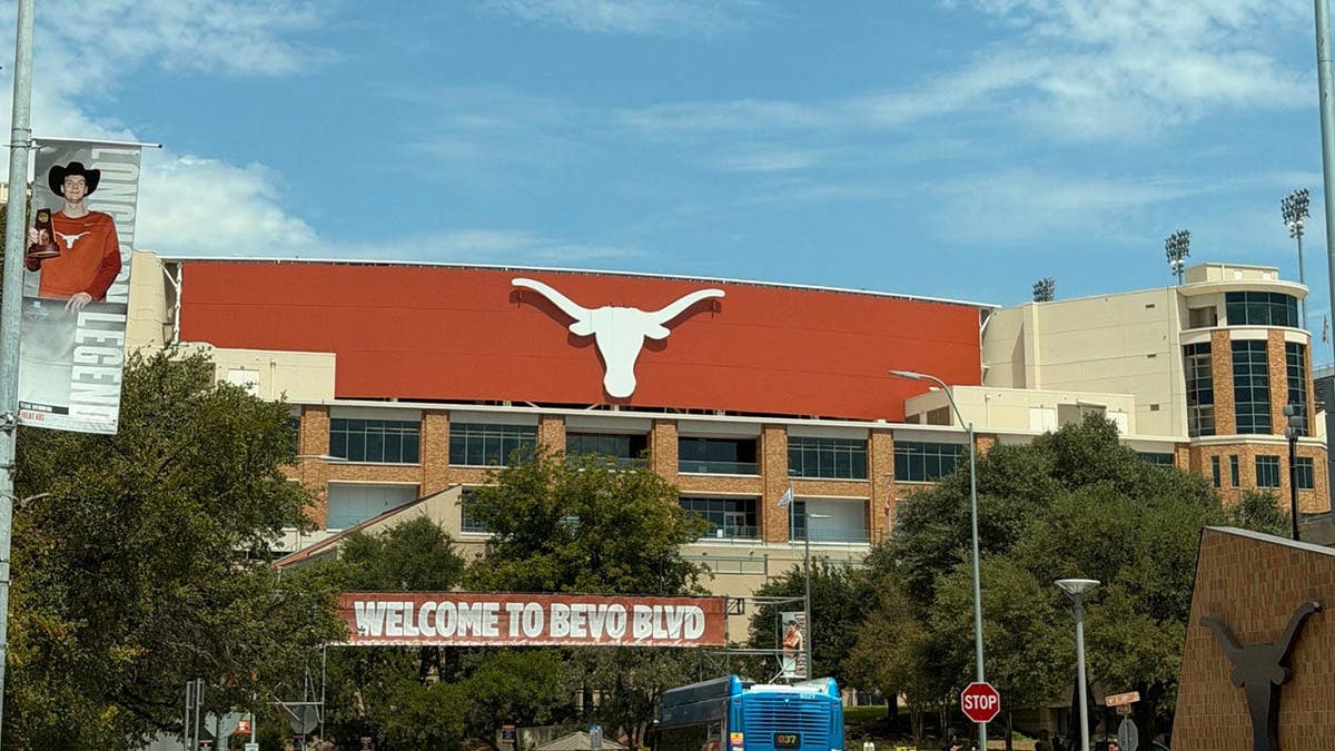 Texas Longhorns hosting Ohio State