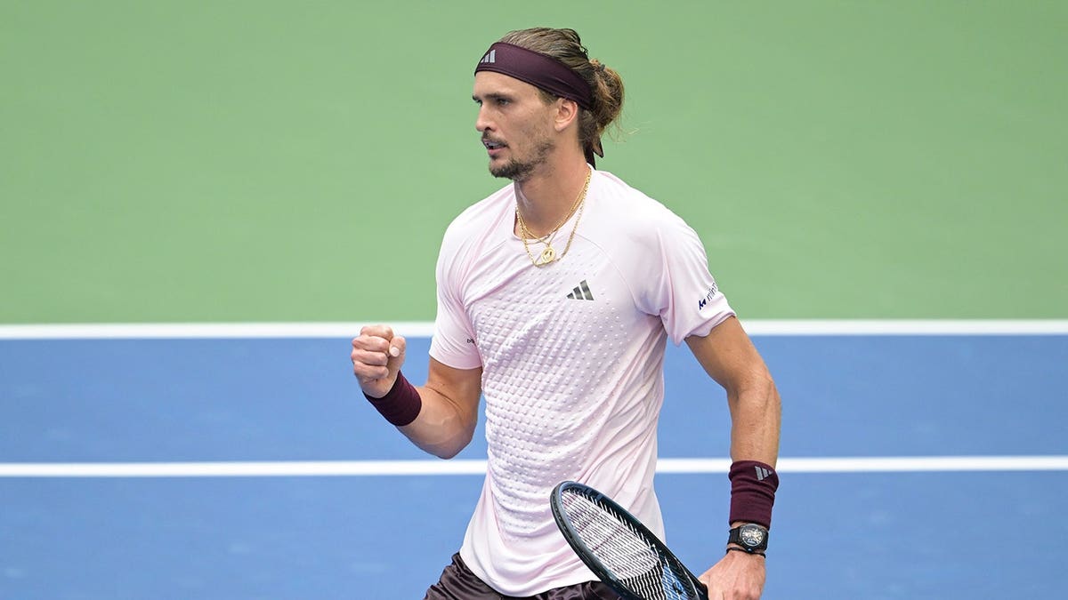 Alexander Zverev reacts during a tennis match against Ben Shelton.