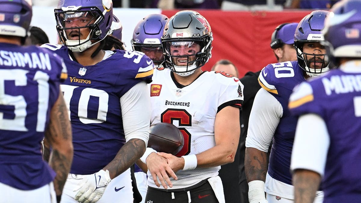 Baker Mayfield holds his hand during an NFL game against the Minnesota Vikings.