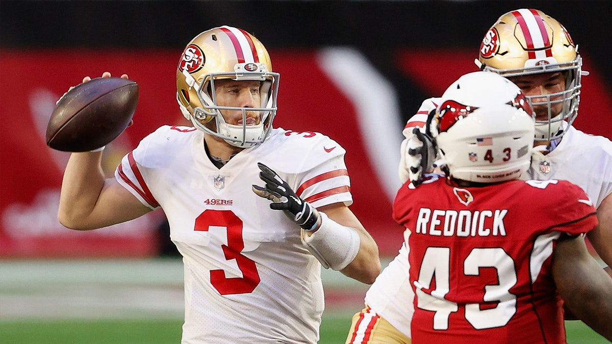 CJ Beathard 49ers throws a pass