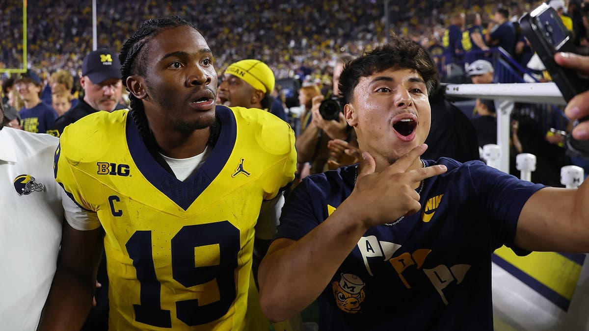 Bryce Underwood #19 celebrates after Michigan's 13-12 win over Western Michigan.