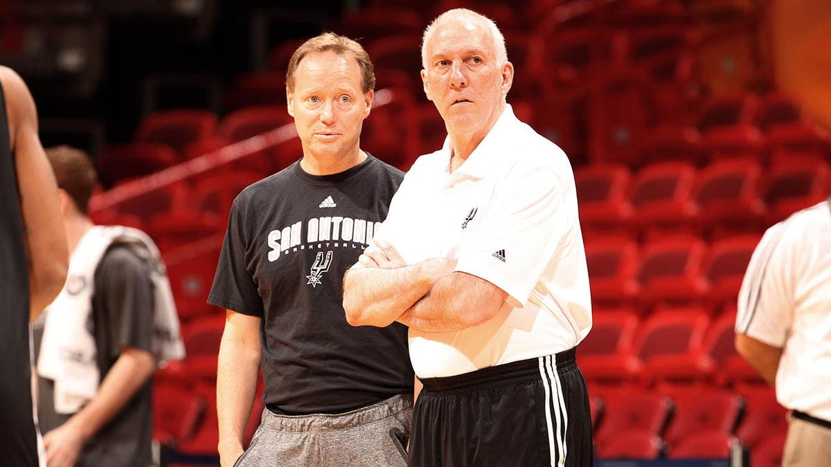 Mike Budenholzer and Gregg Popovich warm up during practice.