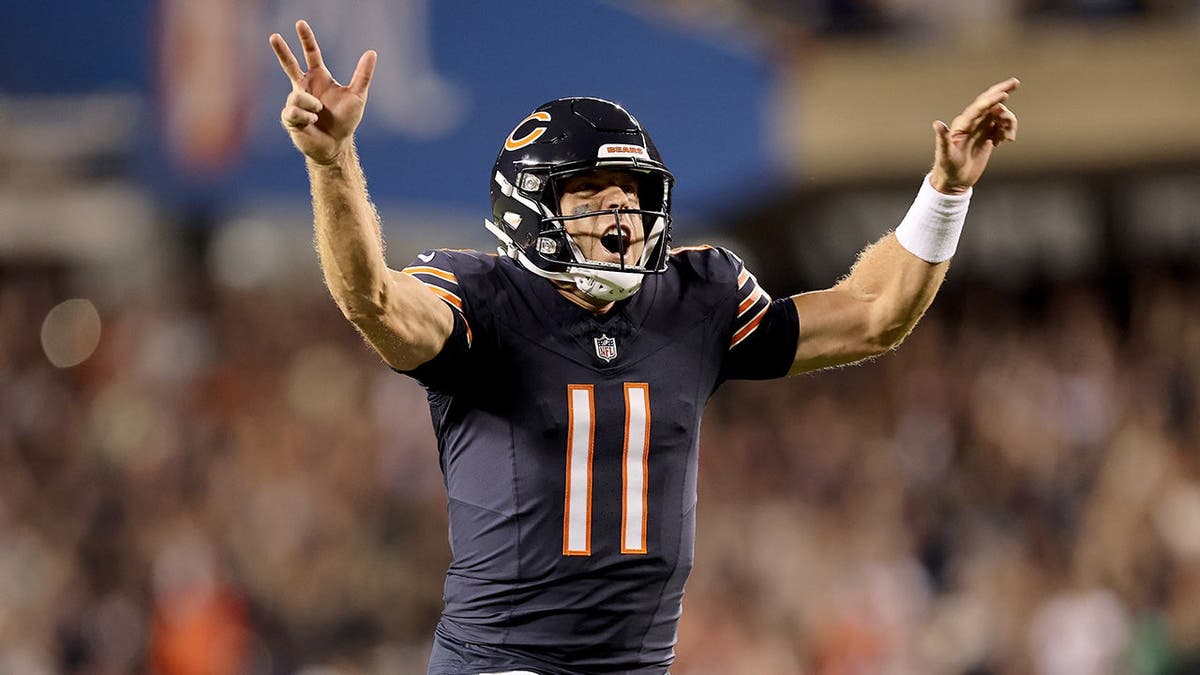 Case Keenum celebrates after a touchdown at Soldier Field.