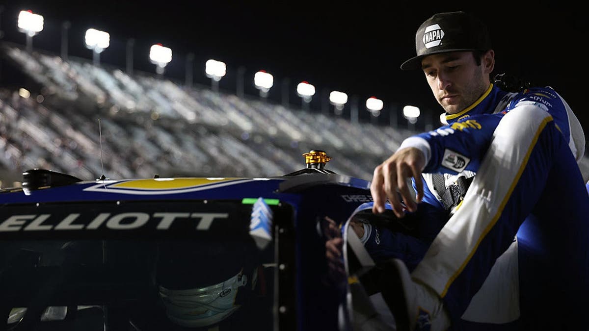 Chase Elliott enters his No. 9 NAPA Auto Parts Chevrolet during NASCAR Cup Series Daytona 500 qualifying.