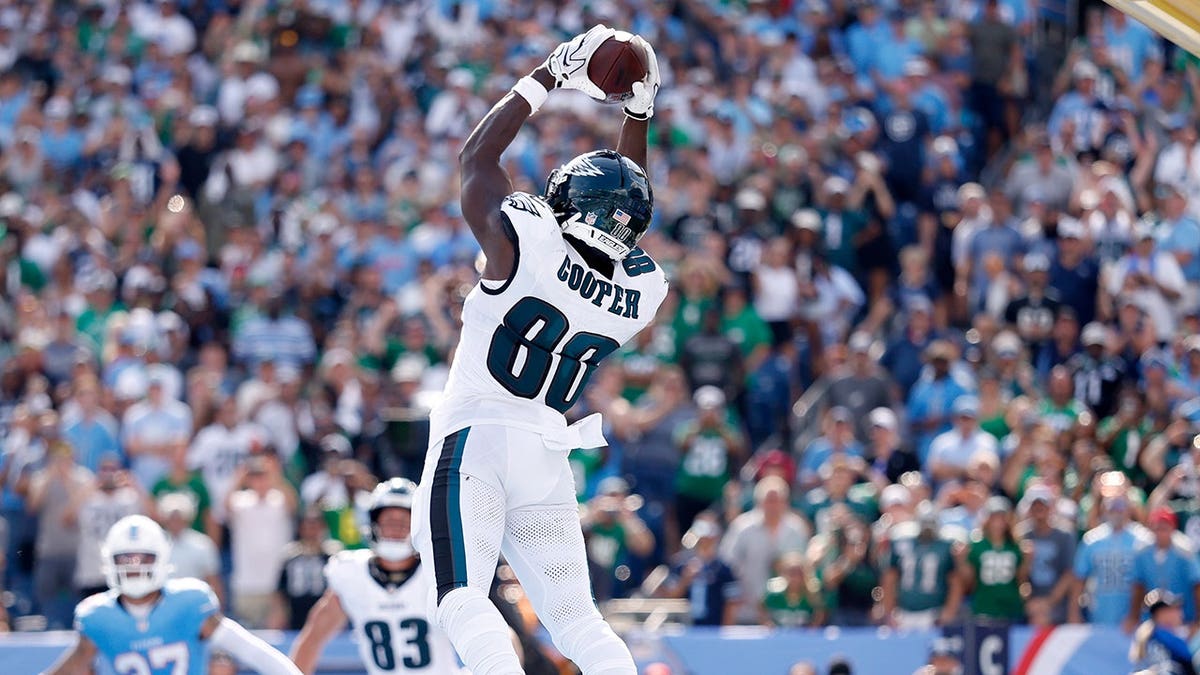 Darius Cooper #80 of the Philadelphia Eagles catches a touchdown pass during a game against the Tennessee Titans.