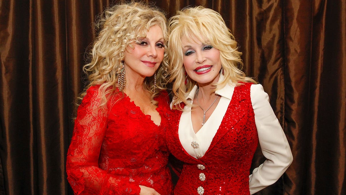 Stella Parton and Dolly Parton at Stella Parton's Red Tent Women's Conference in Nashville in April 2014.