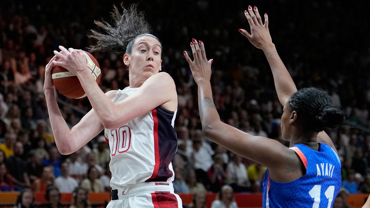 Breanna Stewart gets the ball