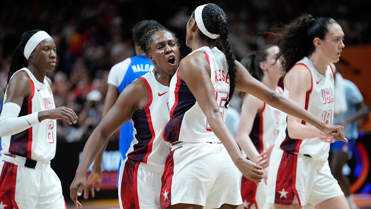 Chelsea Gray and Angel Reese celebrate