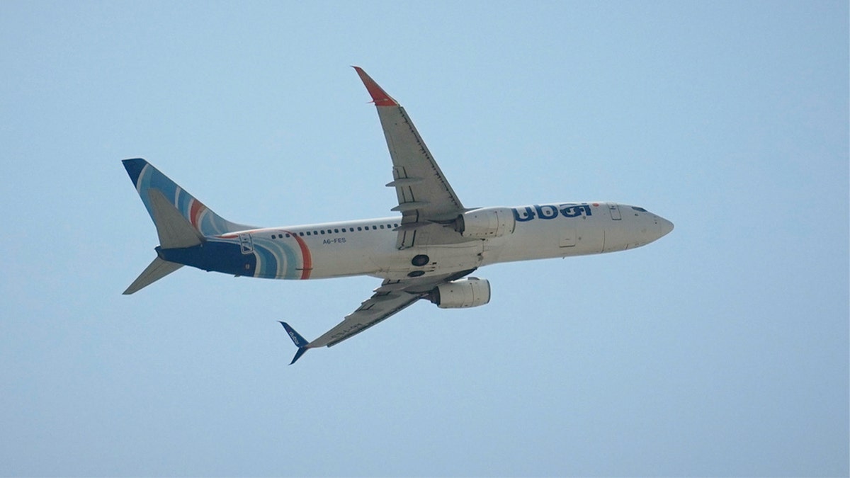 flydubai aircraft in flight
