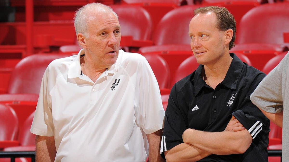 Gregg Popovich speaks to Mike Budenholzer during San Antonio Spurs practice.