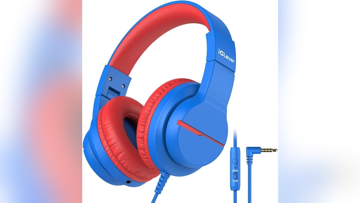 These over-ear kids headphones have a built-in microphone.