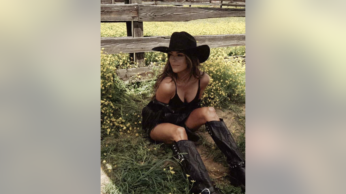 Jana Kramer wear black lingerie for photoshoot