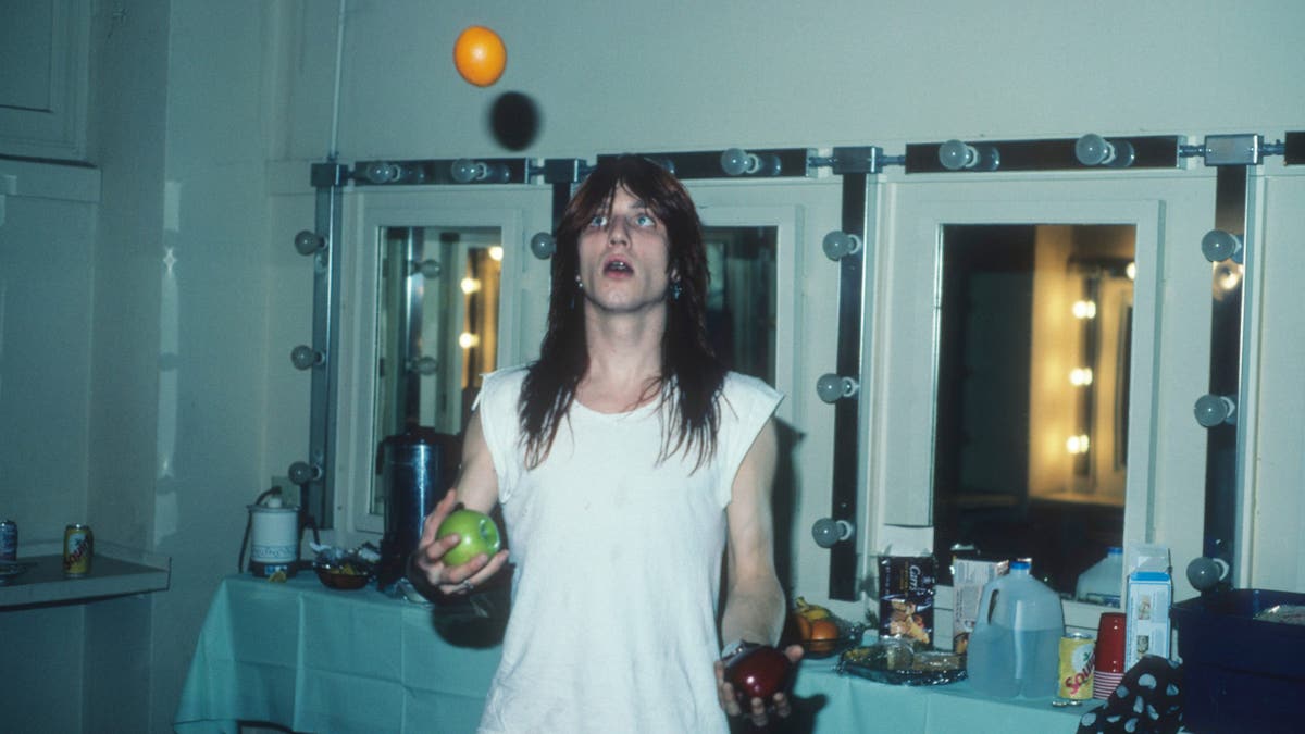 Johnny Rzeznik juggles backstage at the Orpheum Theatre.