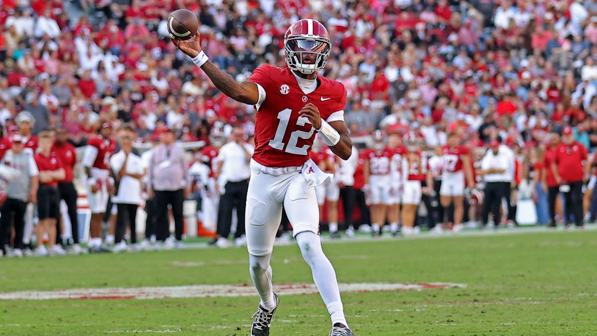Keelon Russell throws the ball during a game at Bryant-Denny Stadium.
