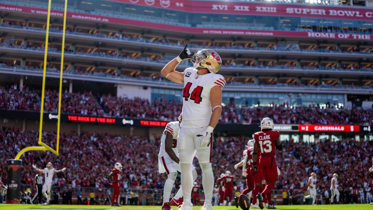 Kyle Juszczyk celebrates after scoring a touchdown at Levi's Stadium.