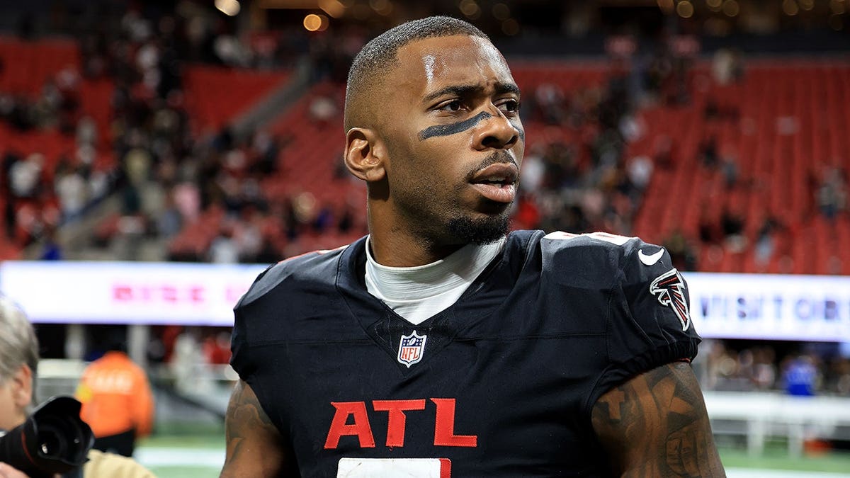 Kyle Pitts, Sr. stands after an NFL game in Atlanta.