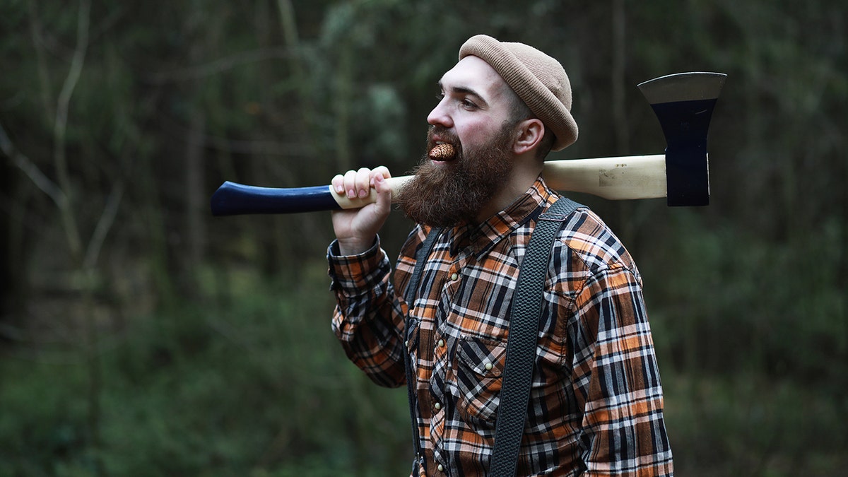 A shirt, jeans and some suspenders complete this costume.
