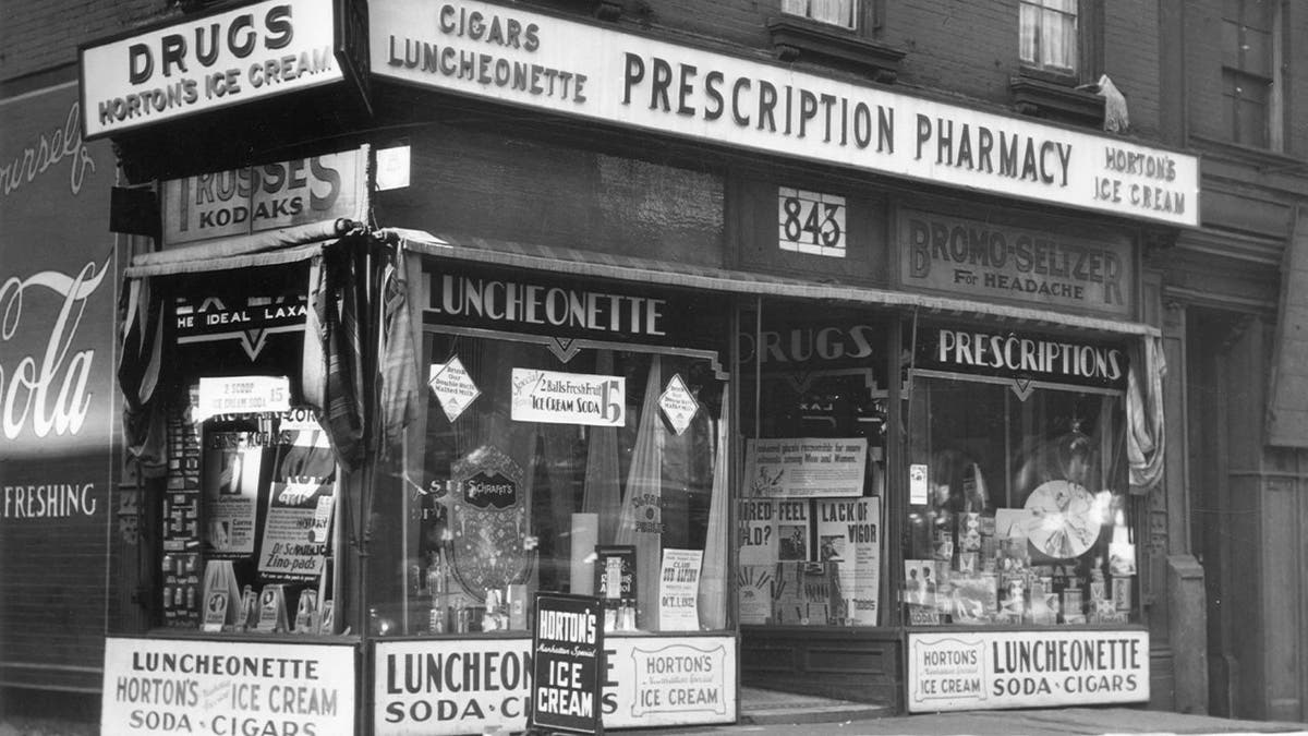 The exterior of a New York luncheonette in 1929.