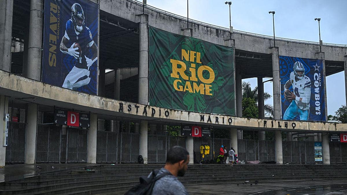 Maracana stadium entrance displays banners announcing an NFL game between Baltimore Ravens and Dallas Cowboys.