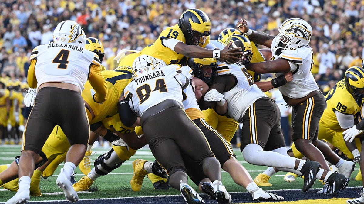 Michigan scores a touchdown against Western Michigan