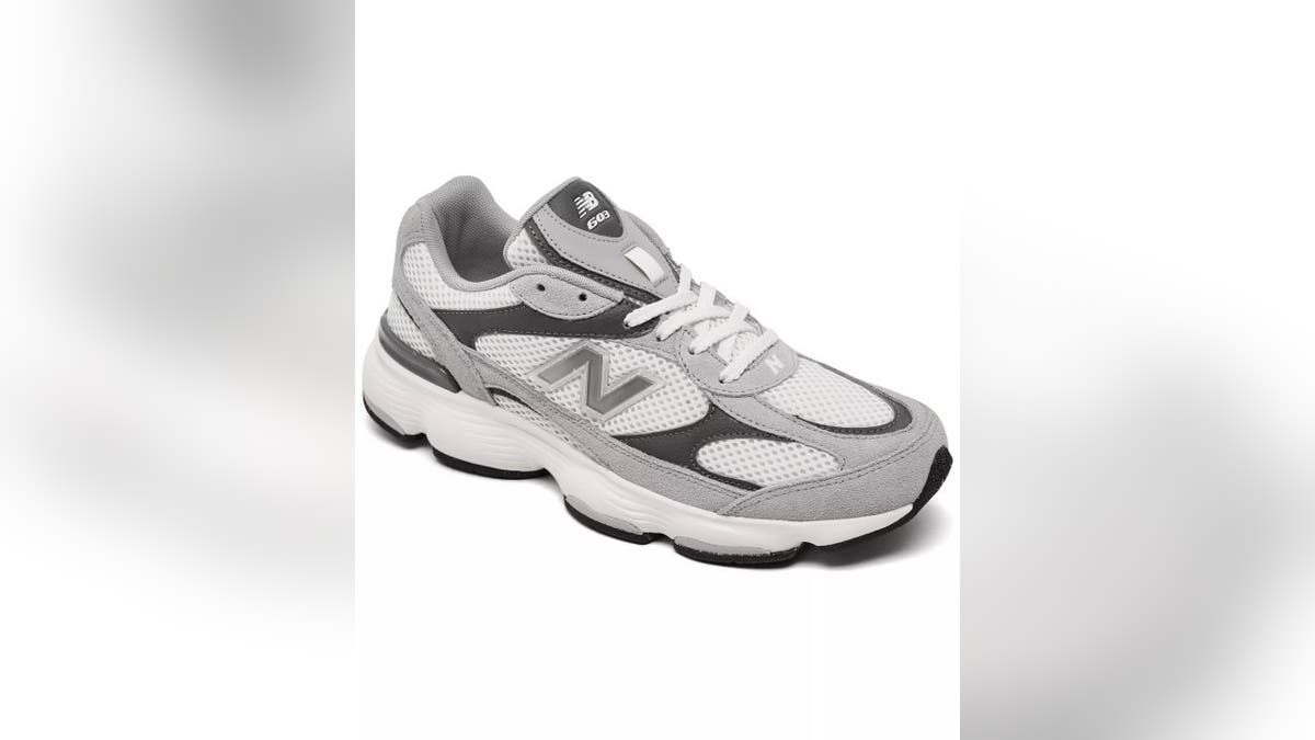 Mesh and protective layers make for a rip-resistant shoe.
