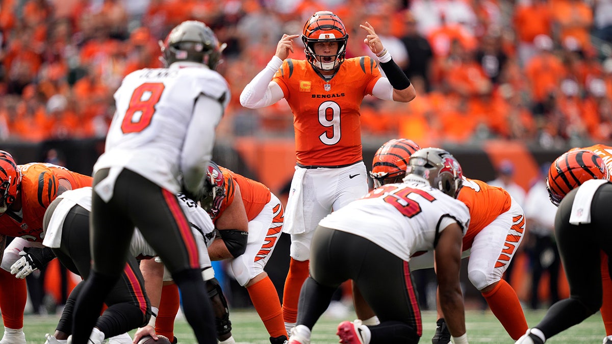 Joe Burrow at the line of scrimmage