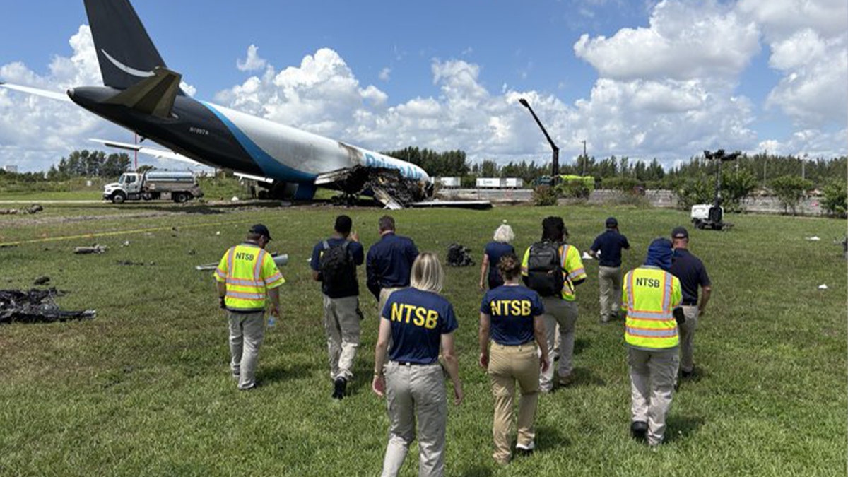 ntsb officials walk to plane crash site