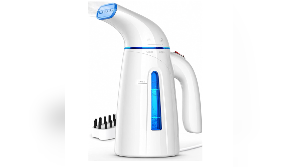 The OGHom steamer has a 240 ml water tank that provides up to 15 minutes of continuous steam.