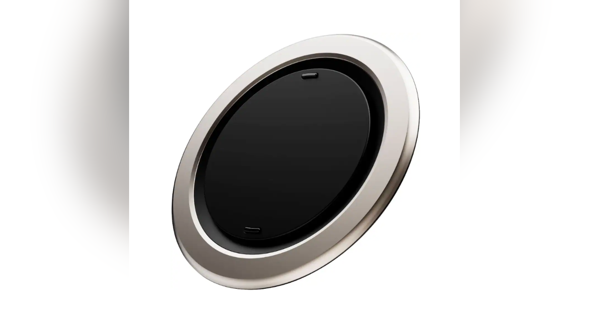 OhSnap’s ultra-thin magnetic grip improves one-handed control.