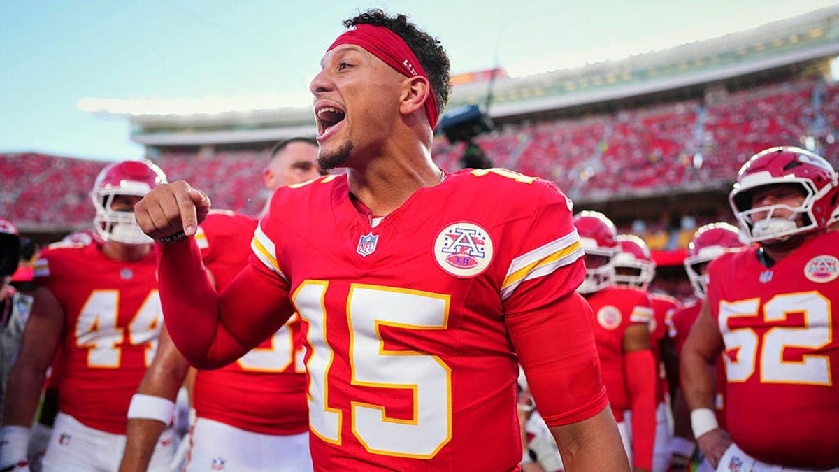 Patrick Mahomes speaks to his teammates before kickoff at Arrowhead Stadium.