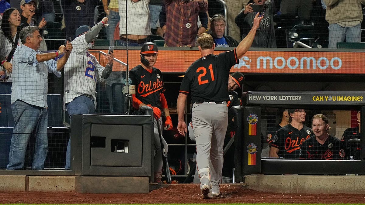 Pete Alonso acknowledges the crowd after hitting a solo home run during a baseball game in New York.