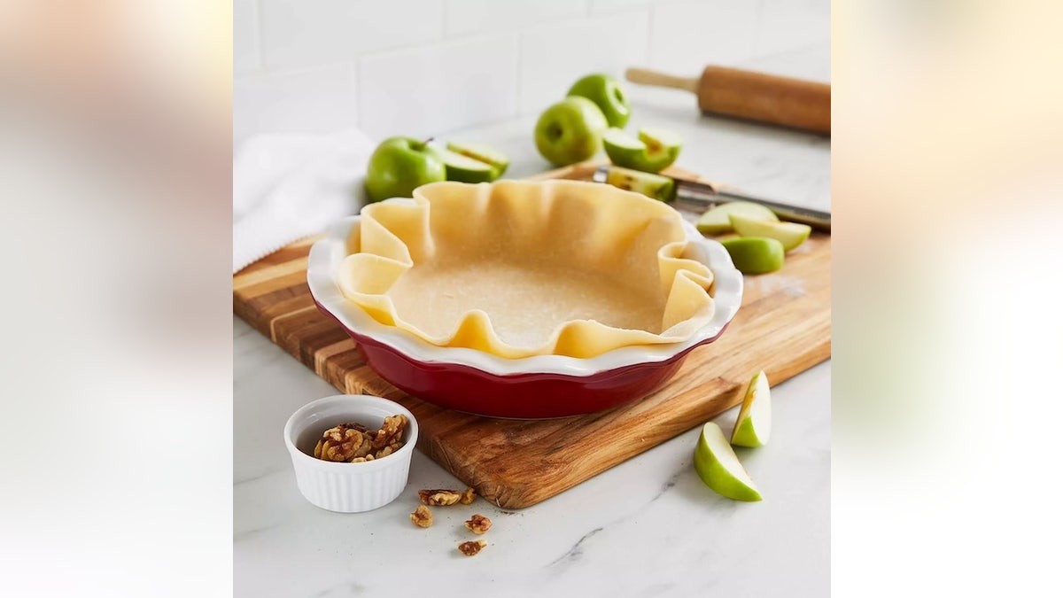 Get classic pie edges with this stoneware dish.