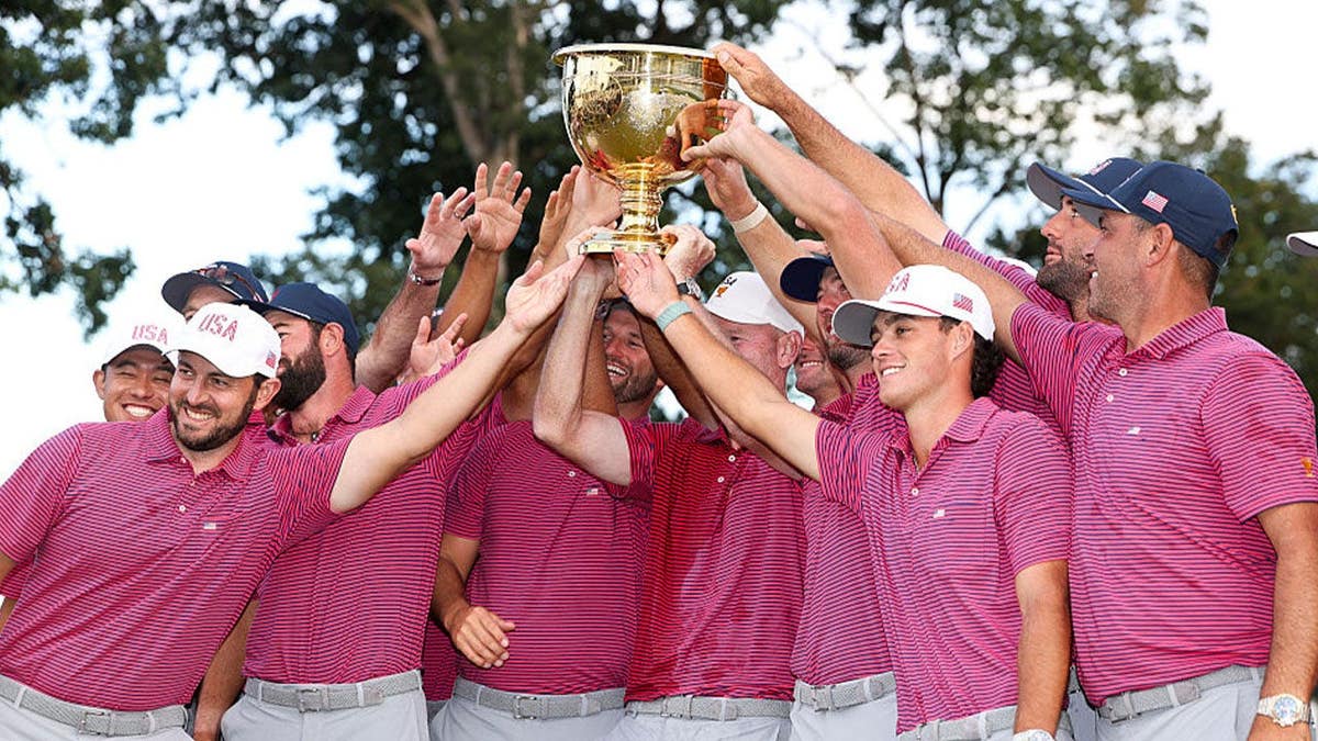 The U.S. Team poses for a photo with the Presidents Cup trophy