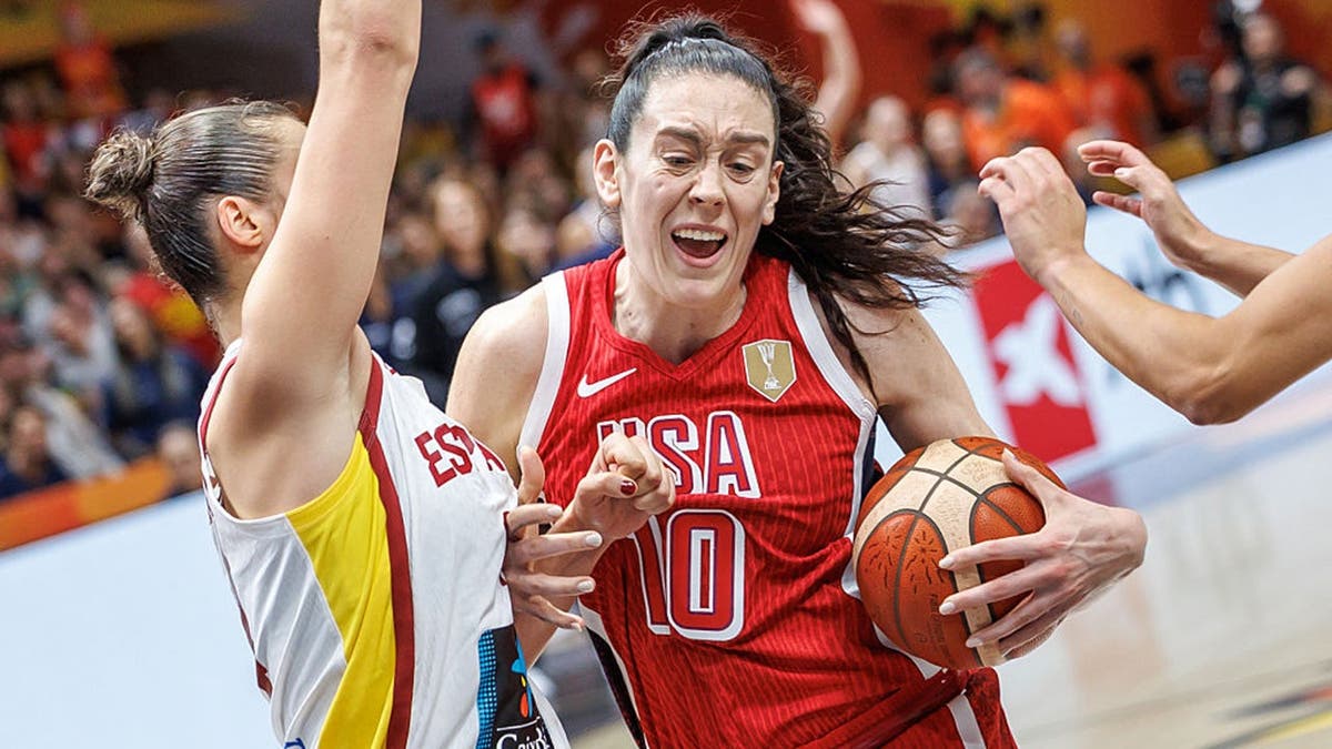 Raquel Carrera and Breanna Stewart battle for the ball during Women's Basketball World Cup semifinal.