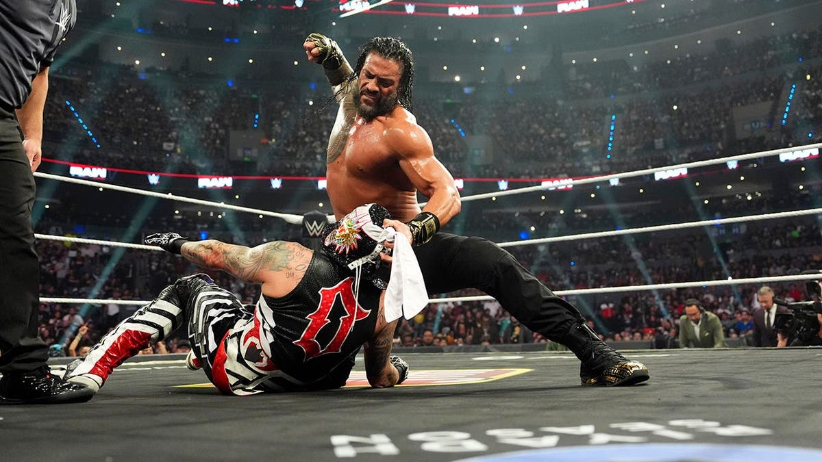 Roman Reigns wrestles Penta in the ring at Arena Ciudad de Mexico.