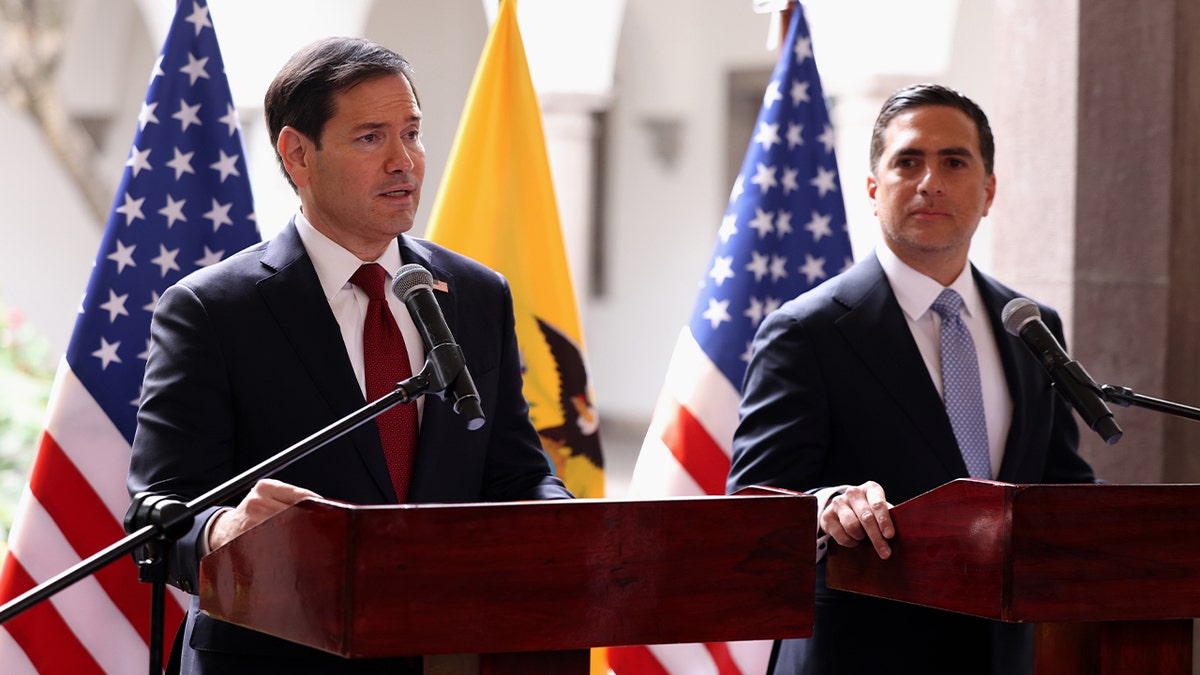 Marco Rubio next to Ecuadorian Foreign Minister Roberto Kury