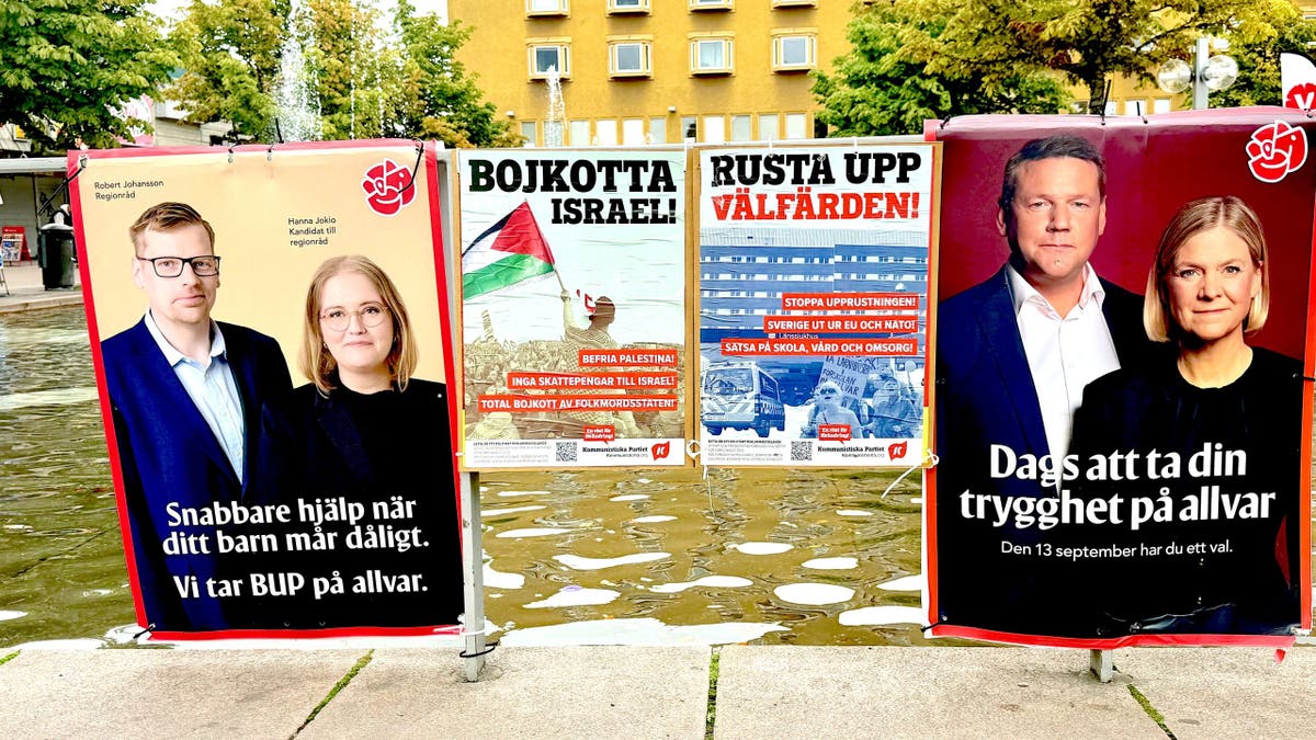 Carteles de campaña electoral expuestos en un espacio público de Estocolmo, Suecia.